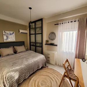 Francie's Apartment, Appartamento